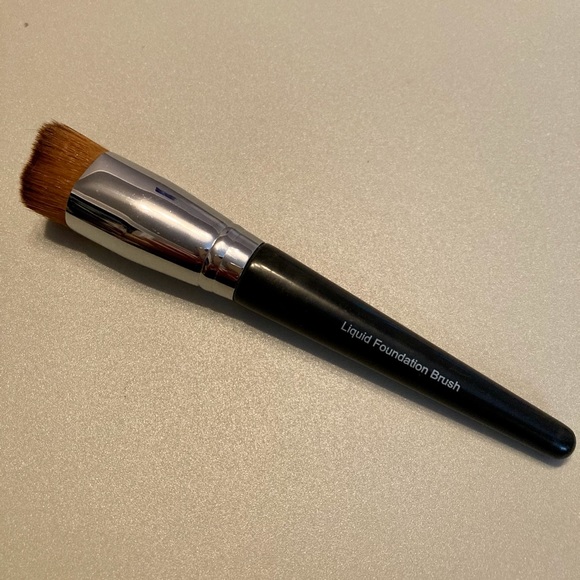Younique Liquid Foundation Brush